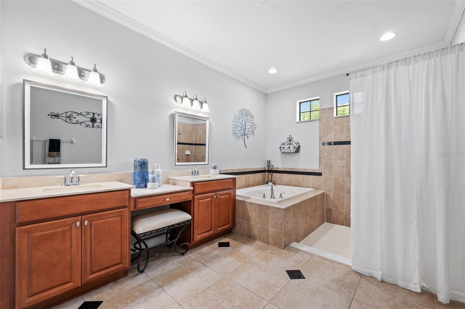 21632 PEARL CRESCENT CT