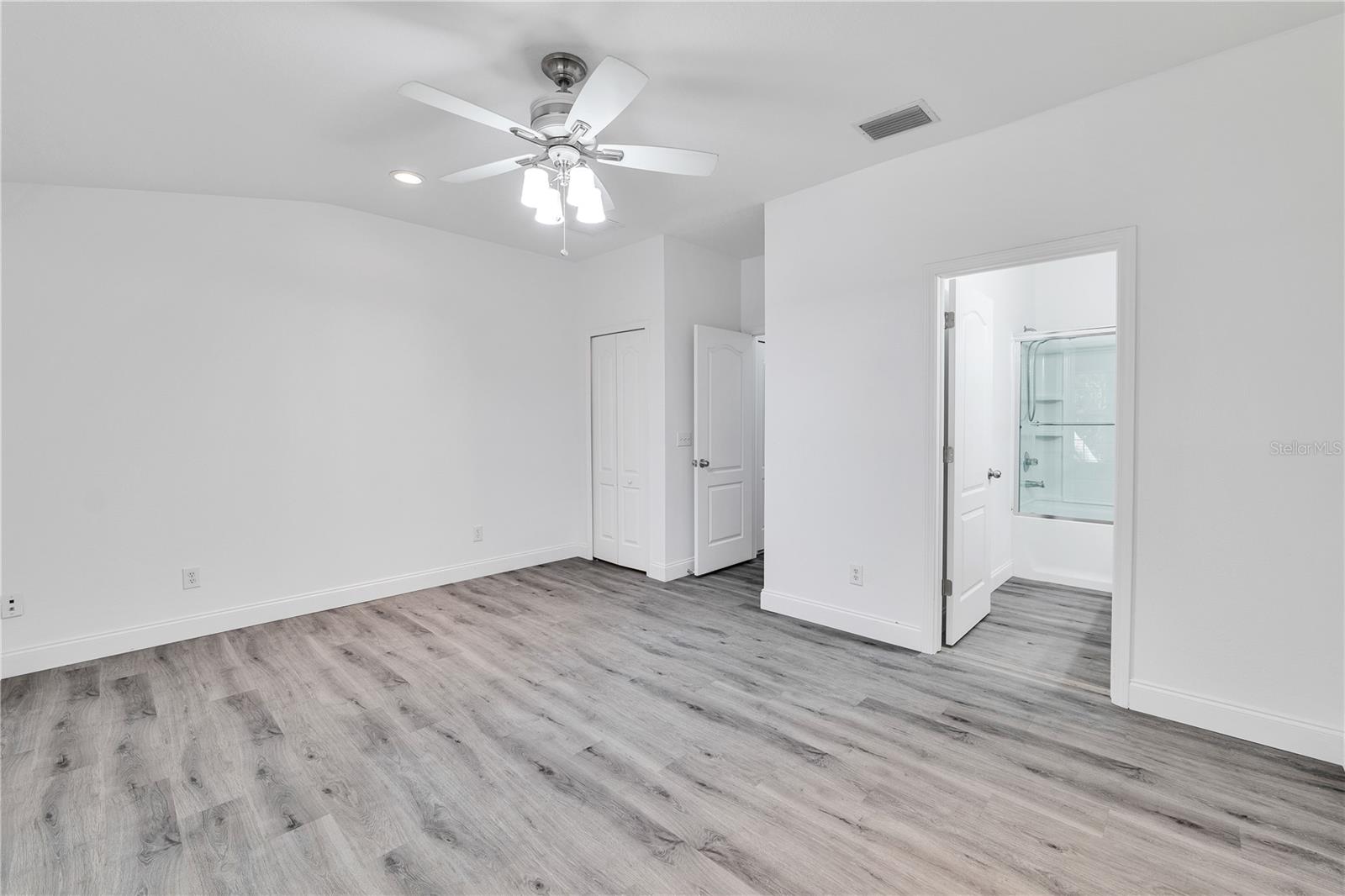 15838 FISHHAWK FALLS DR