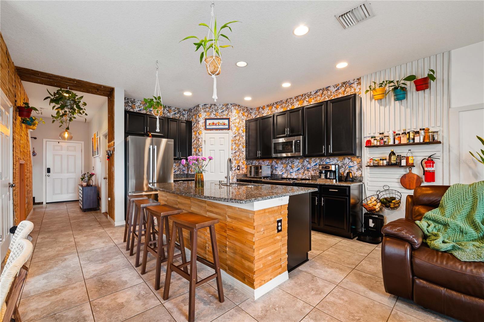 7016 SUMMER HOLLY PL