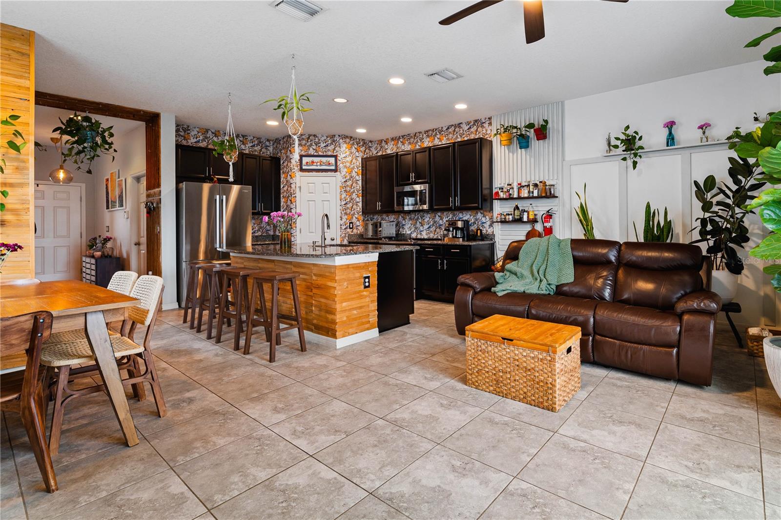 7016 SUMMER HOLLY PL