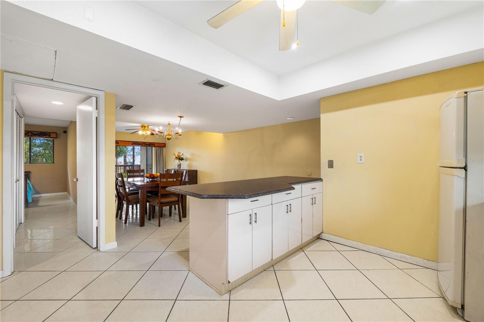 810 S VILLAGE DR N #201