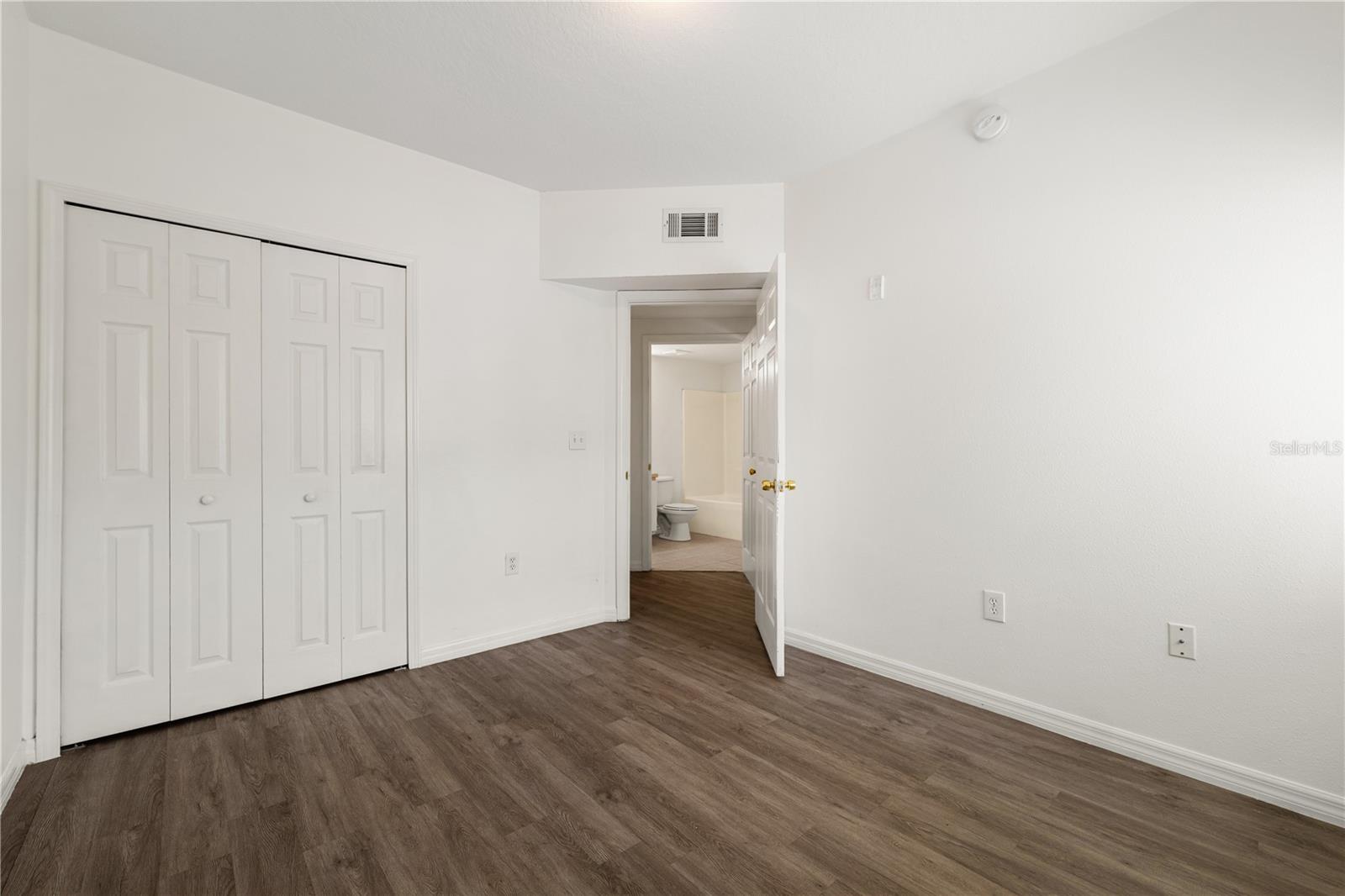 6434 CYPRESSDALE DR #102