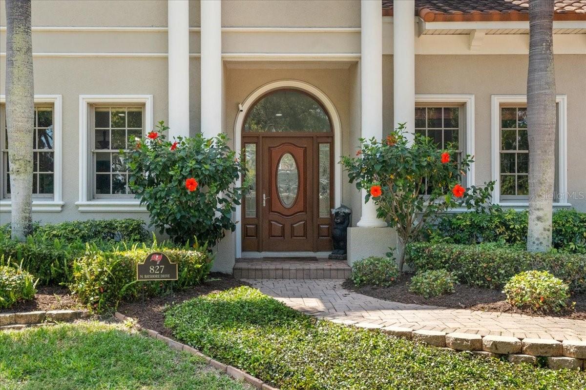 827 N BAYSHORE DR