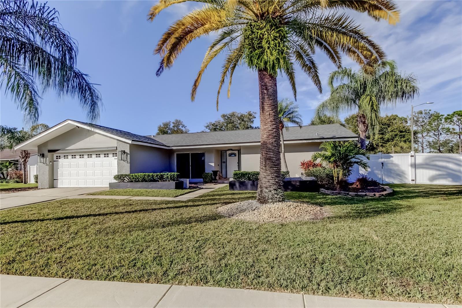 2686 CLUBHOUSE DR S
