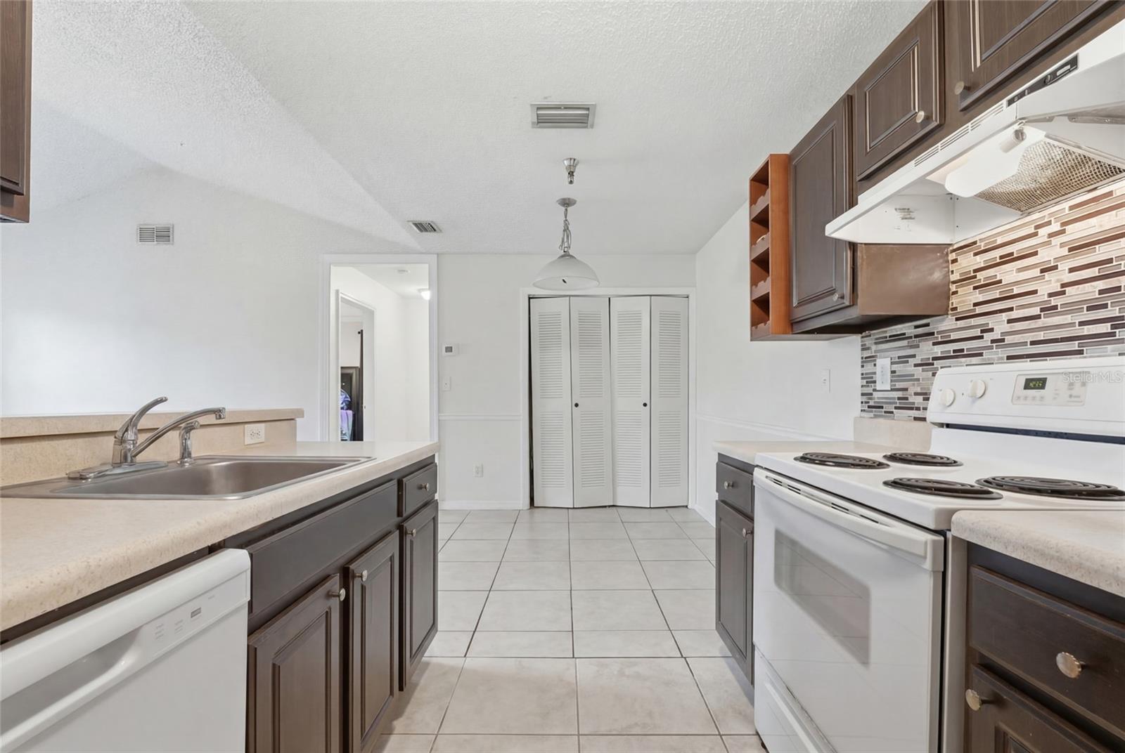 10265 GANDY BLVD N #1806