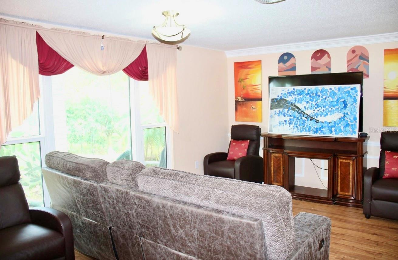 8603 FOREST GLADE DR