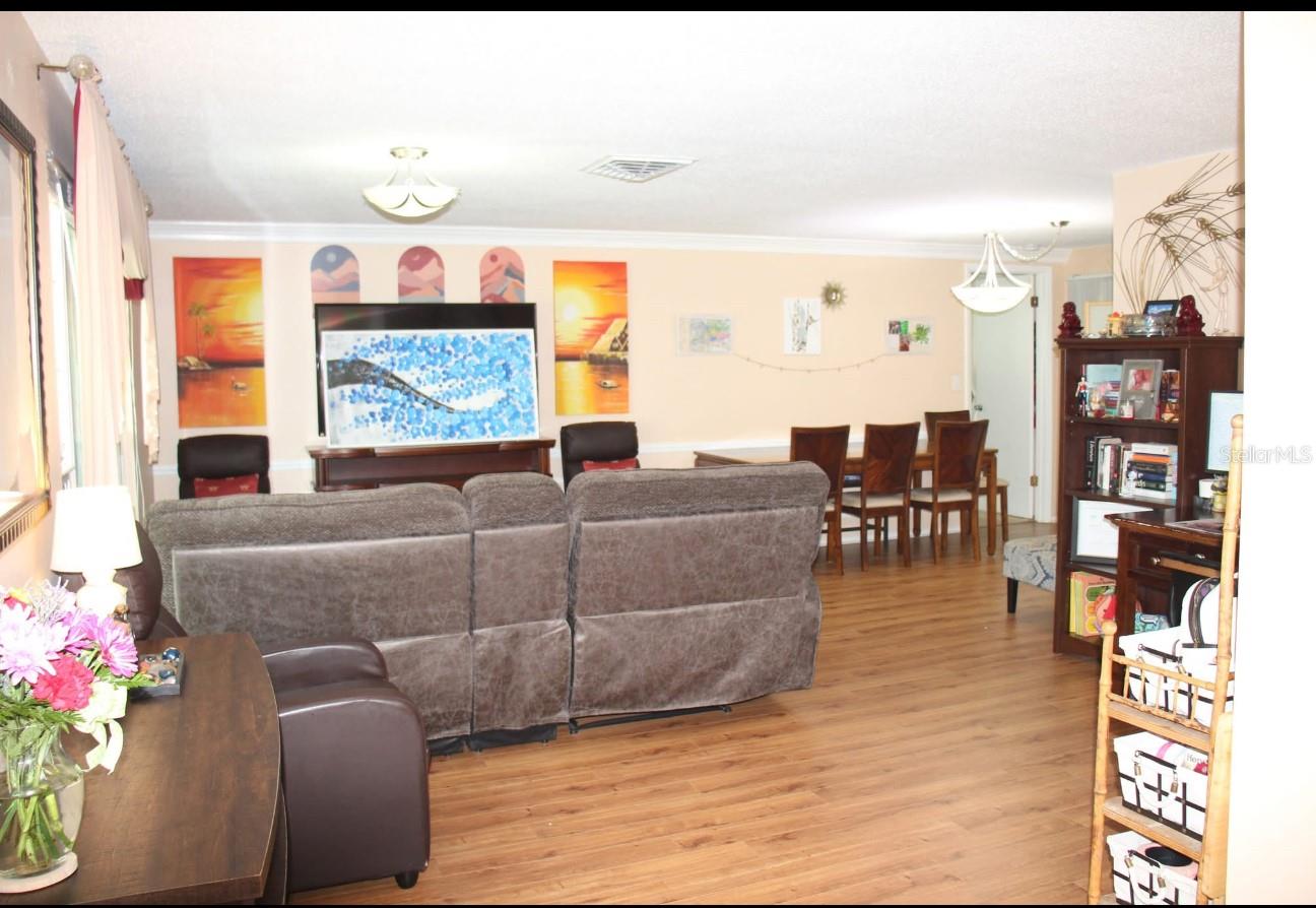 8603 FOREST GLADE DR