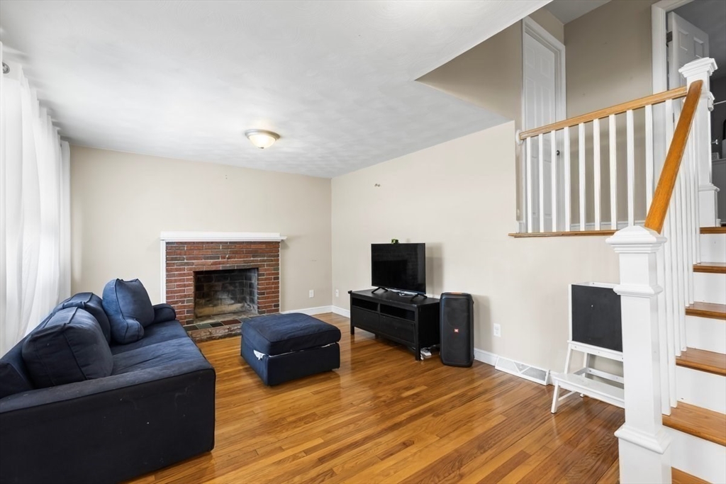 12 Brentwood Ave