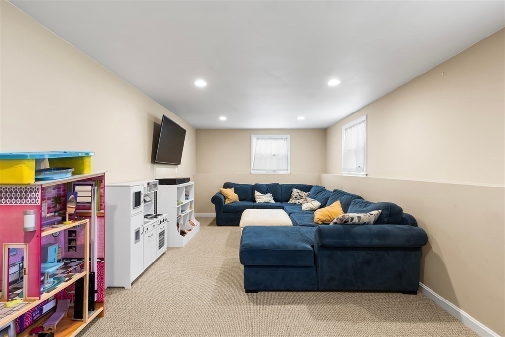 12 Brentwood Ave