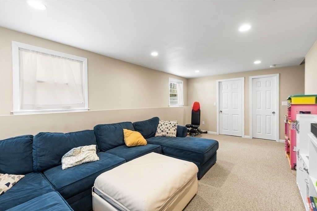 12 Brentwood Ave