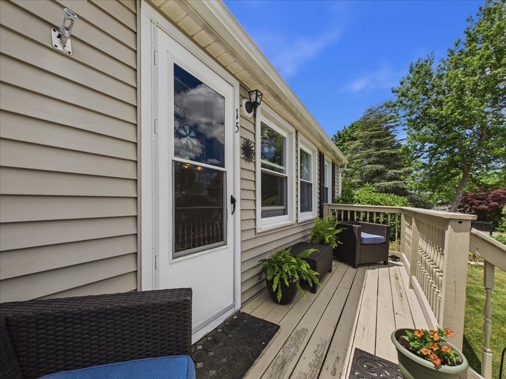 15 Shore Dr