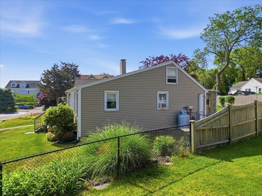 15 Shore Dr