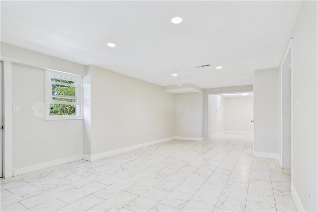 73 Lanark Rd