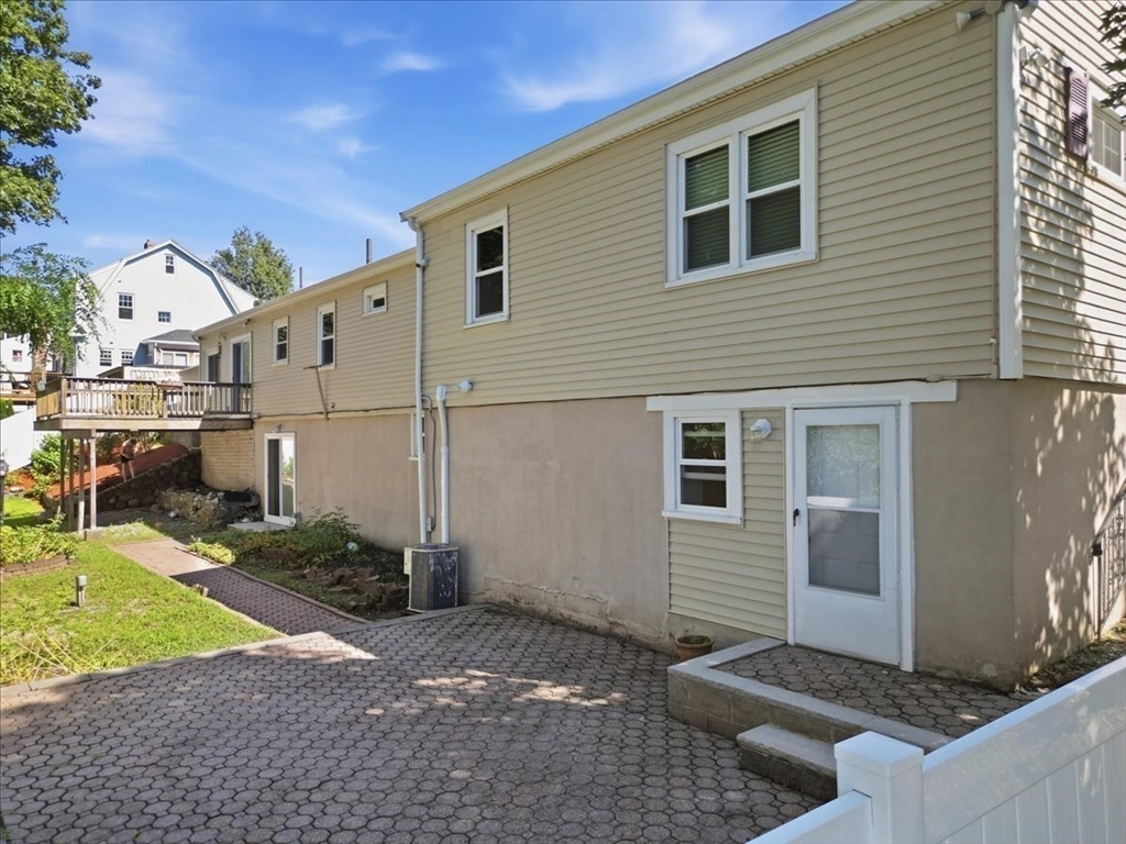 73 Lanark Rd