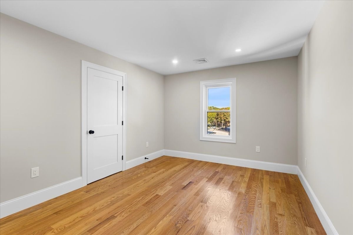31 Woodale Ave # 3
