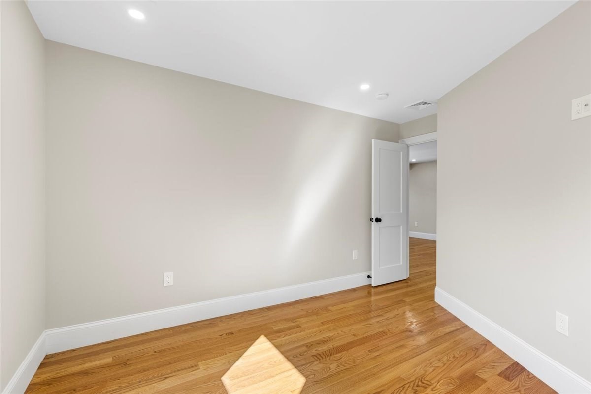 31 Woodale Ave # 3