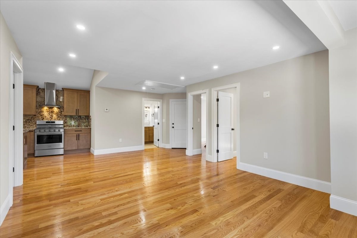 31 Woodale Ave # 3