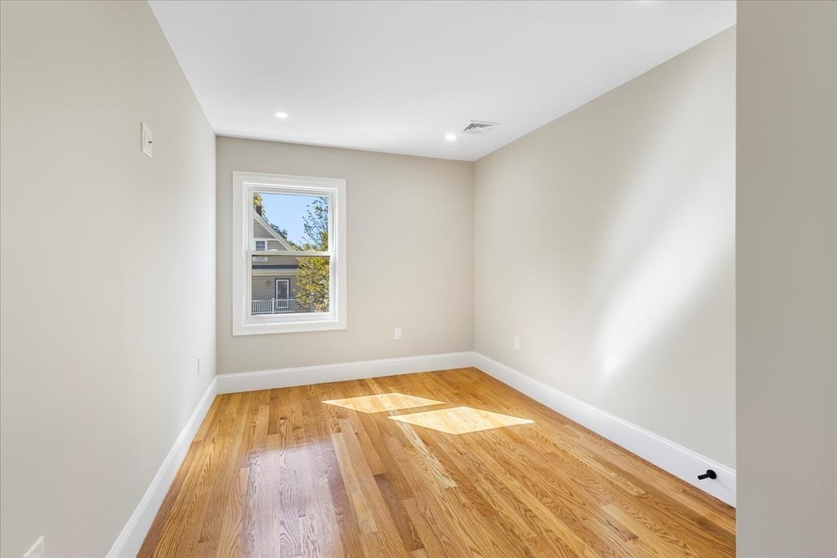 31 Woodale Ave # 3