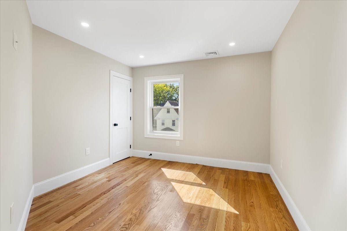31 Woodale Ave # 3