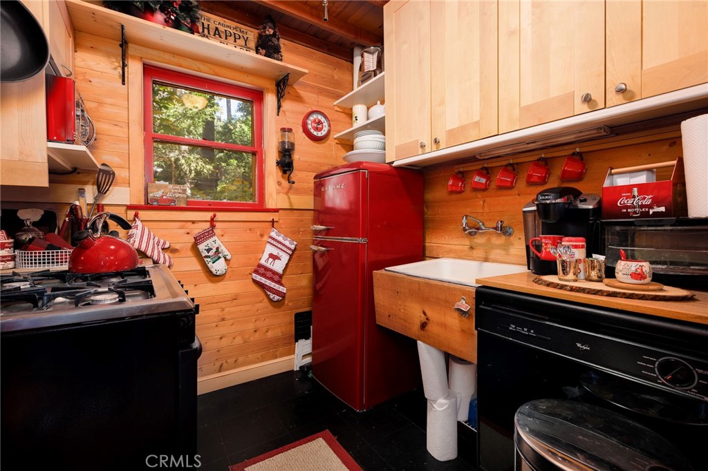 529 West Victoria Court