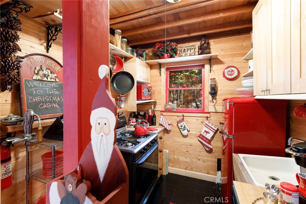 529 West Victoria Court