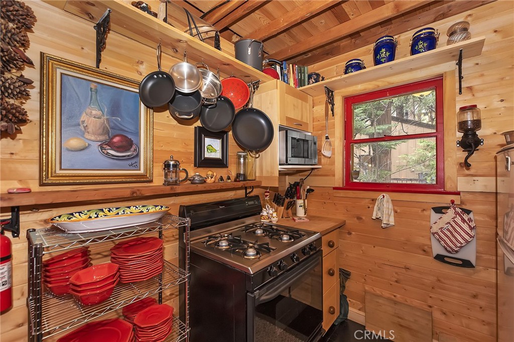 529 West Victoria Court