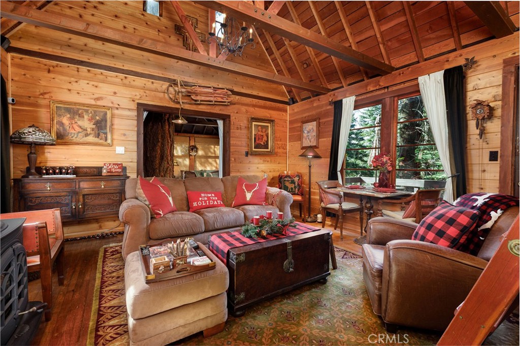 529 West Victoria Court