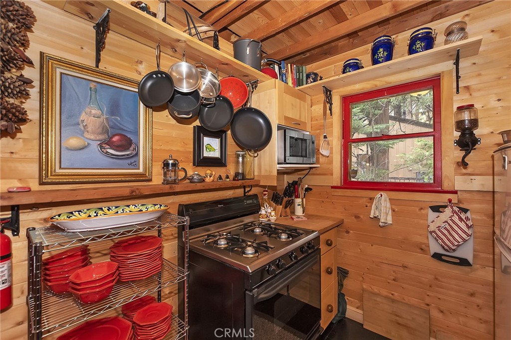 529 West Victoria Court