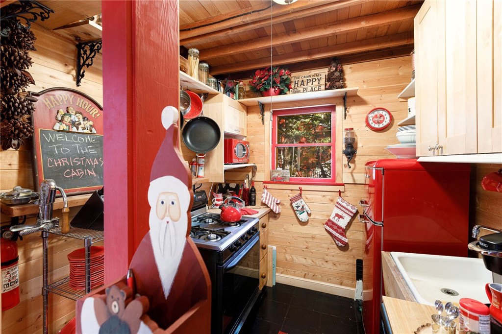 529 West Victoria Court