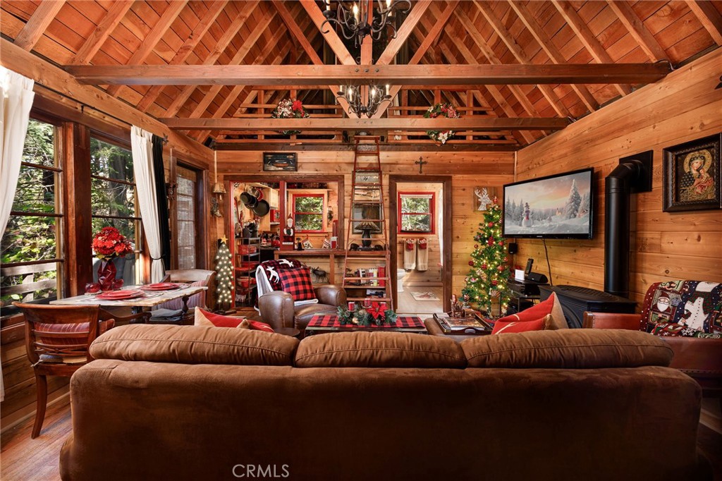 529 West Victoria Court