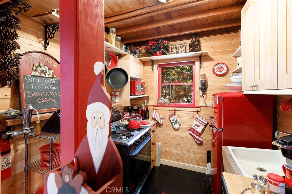 529 West Victoria Court