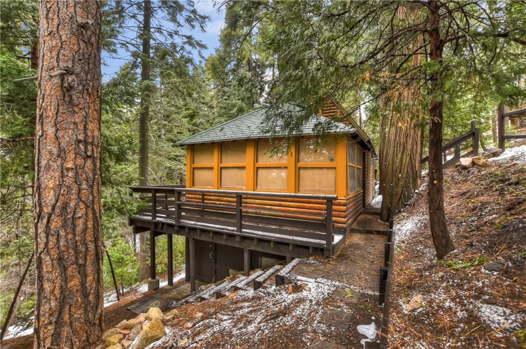 529 West Victoria Court