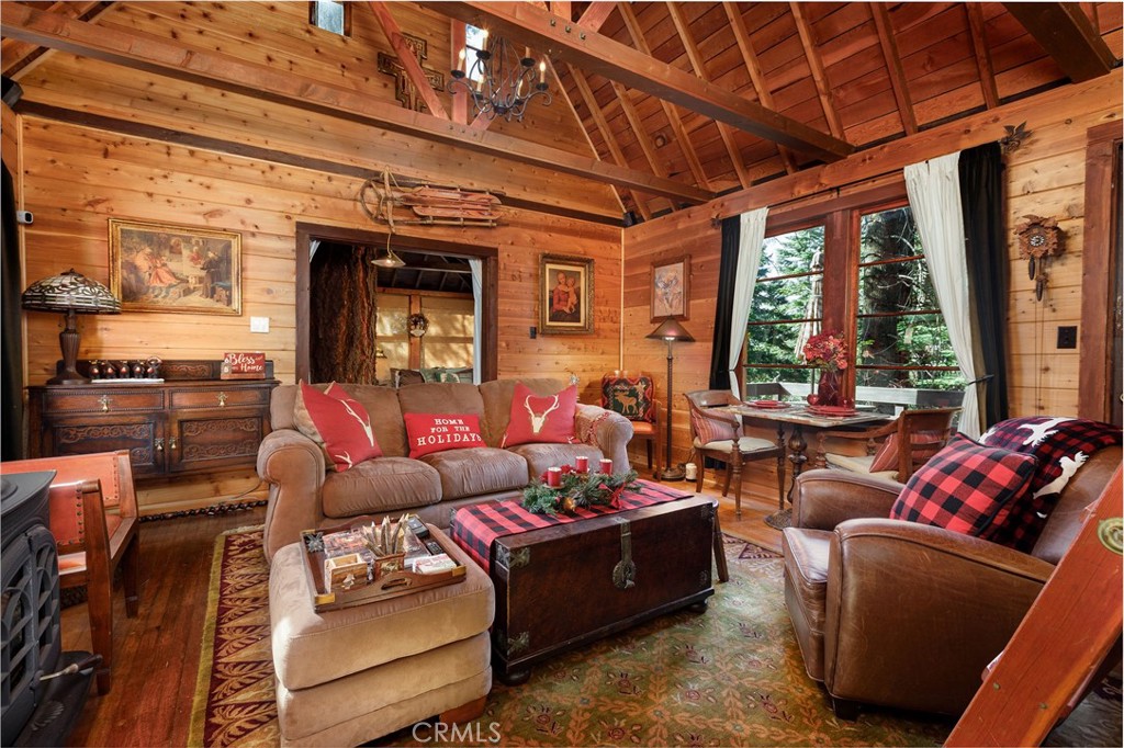 529 West Victoria Court