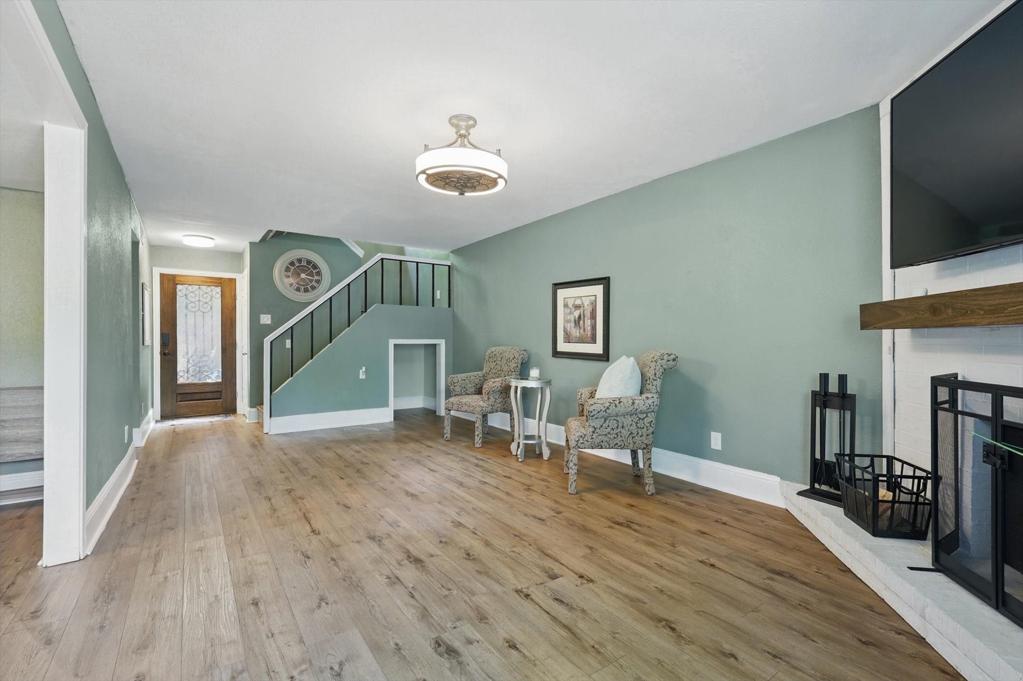 3102 Pin Oak Court