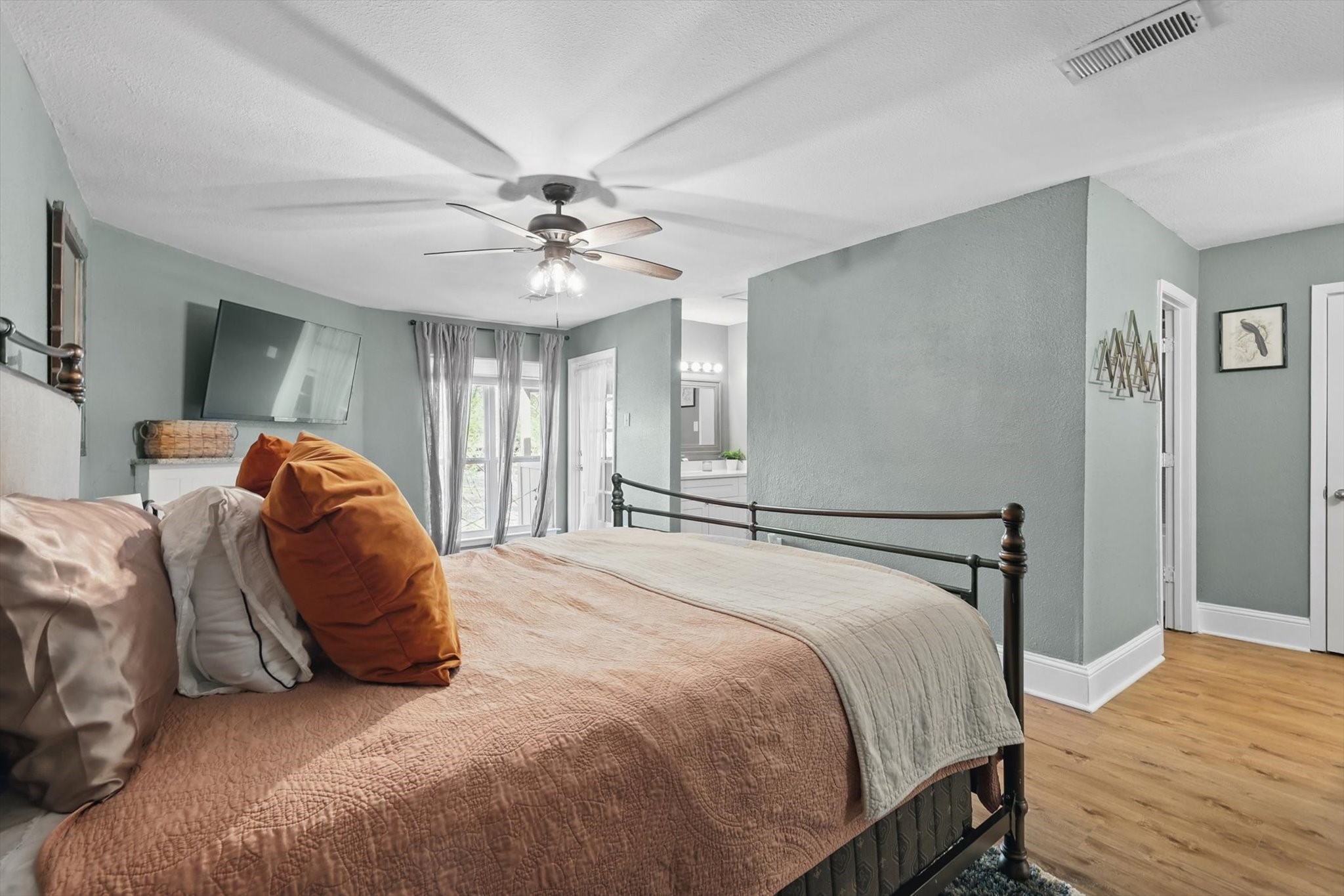 3102 Pin Oak Court