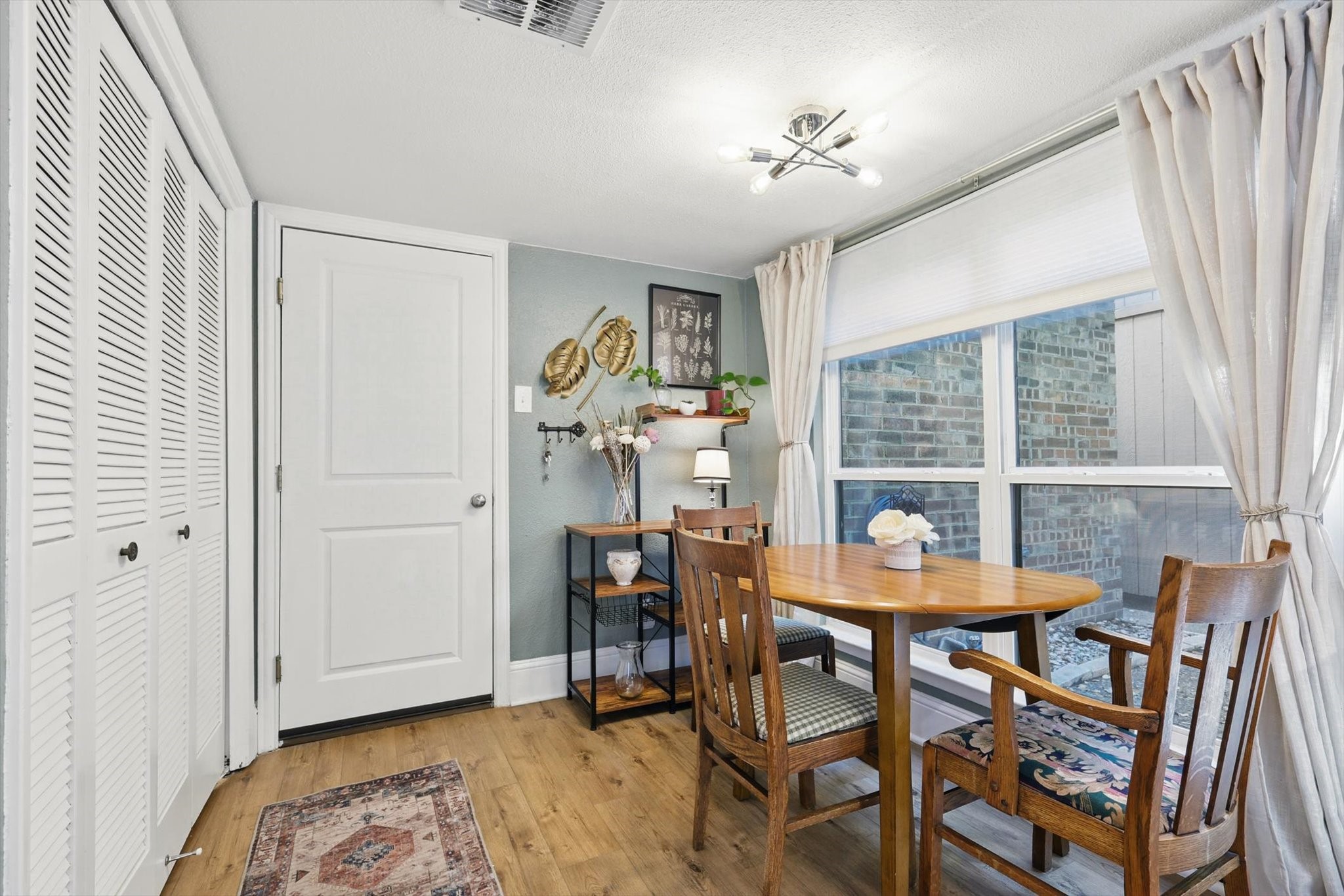 3102 Pin Oak Court
