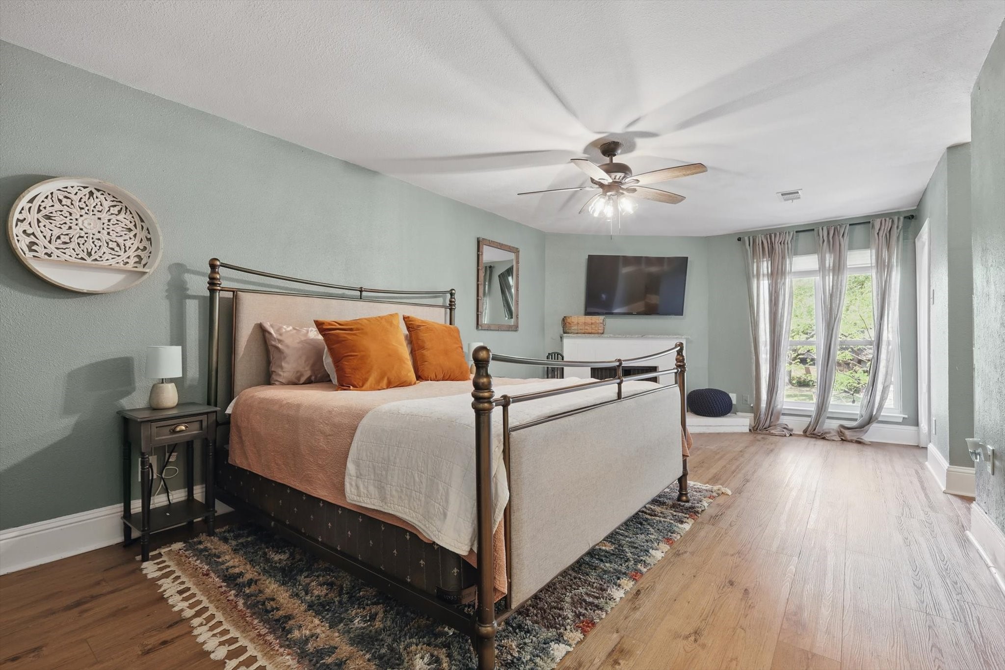 3102 Pin Oak Court