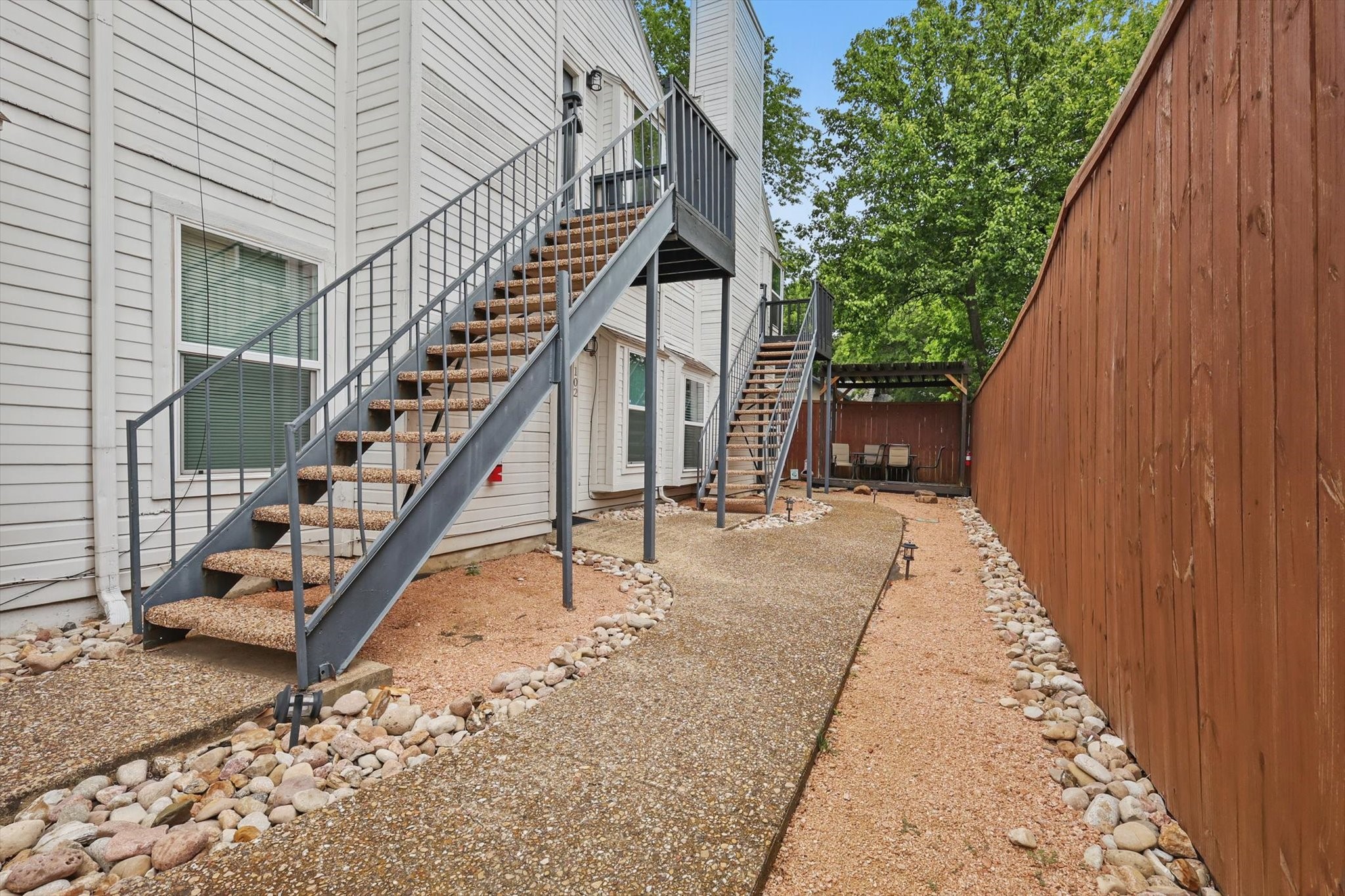 5963 Ross Avenue 202