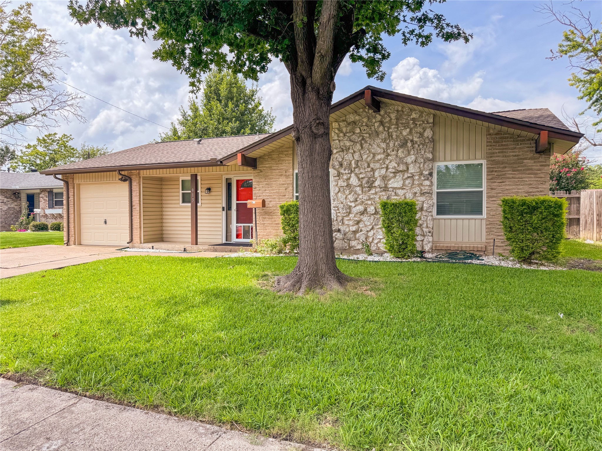 913 Shorehaven Drive