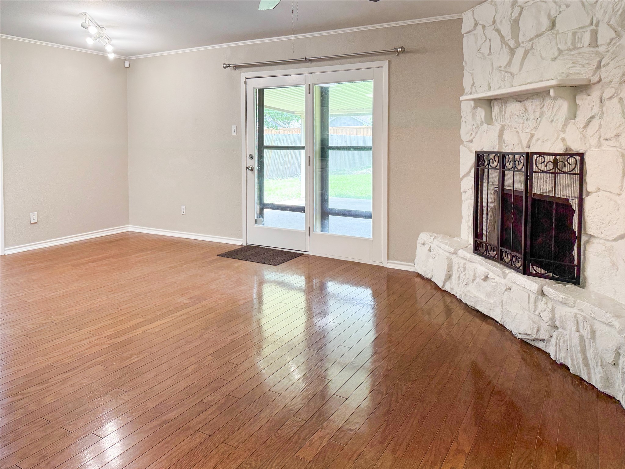 913 Shorehaven Drive