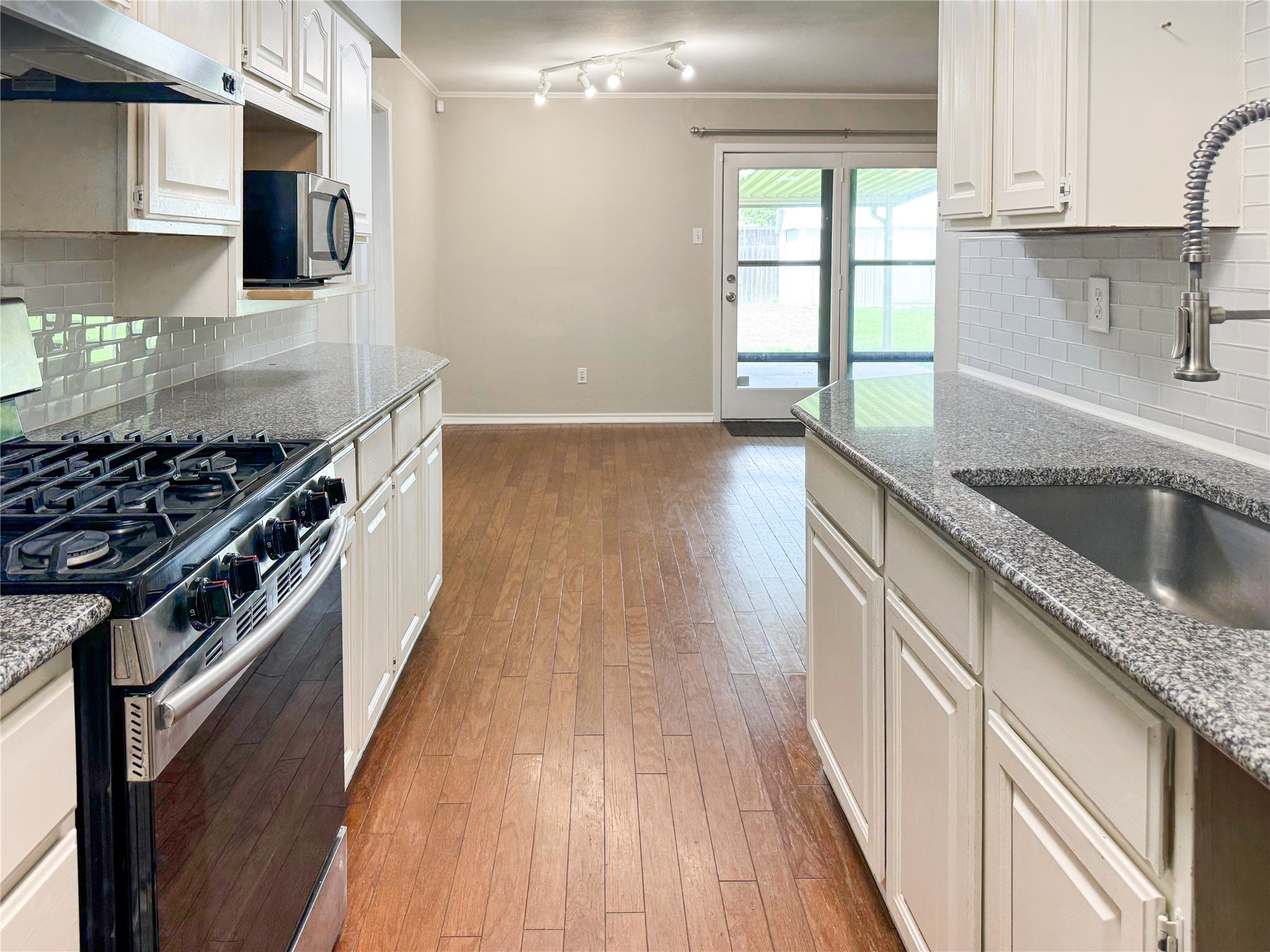 913 Shorehaven Drive