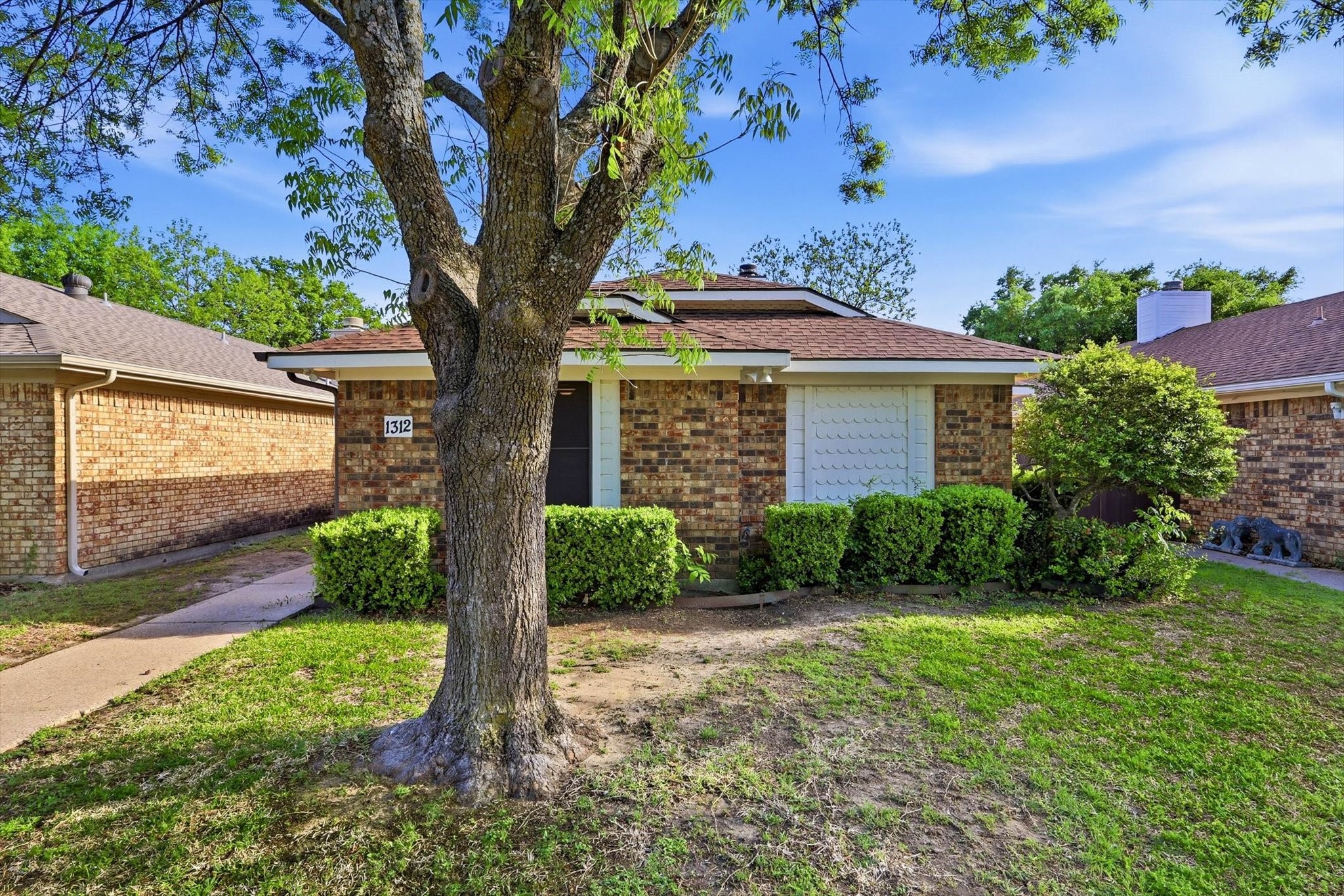 1312 Hackamore Street