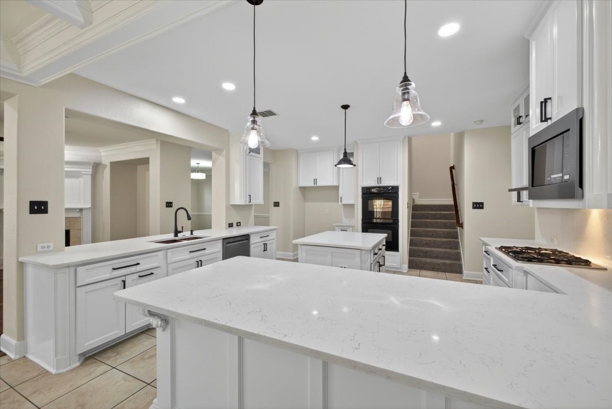 14668 Blakehill Drive
