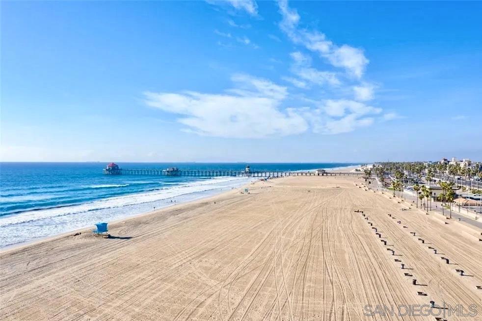 200 Pacific Coast Hwy 323 323