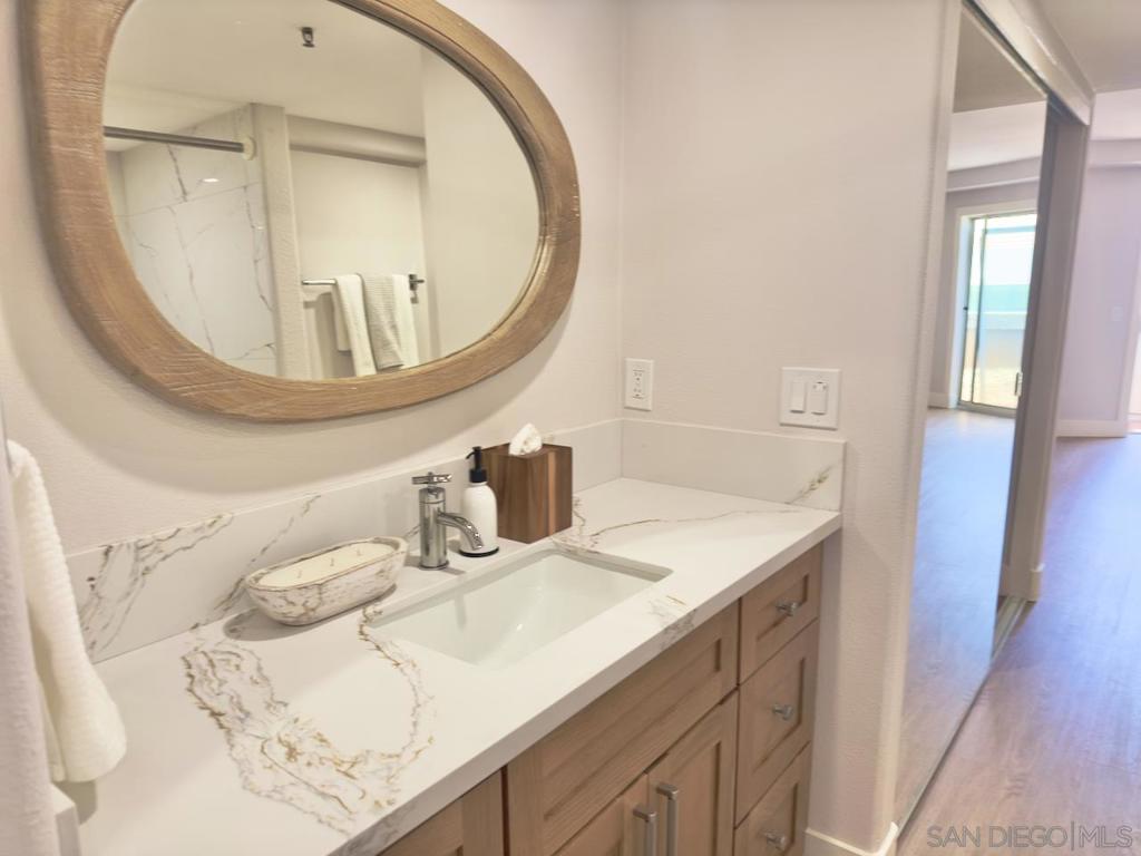 200 Pacific Coast Hwy 323 323