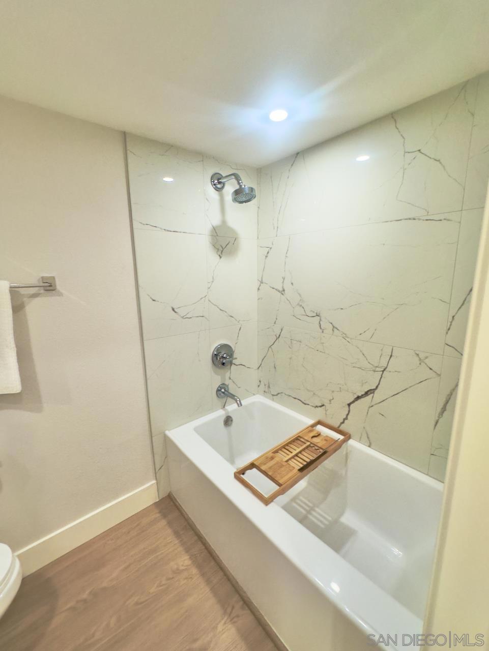 200 Pacific Coast Hwy 323 323