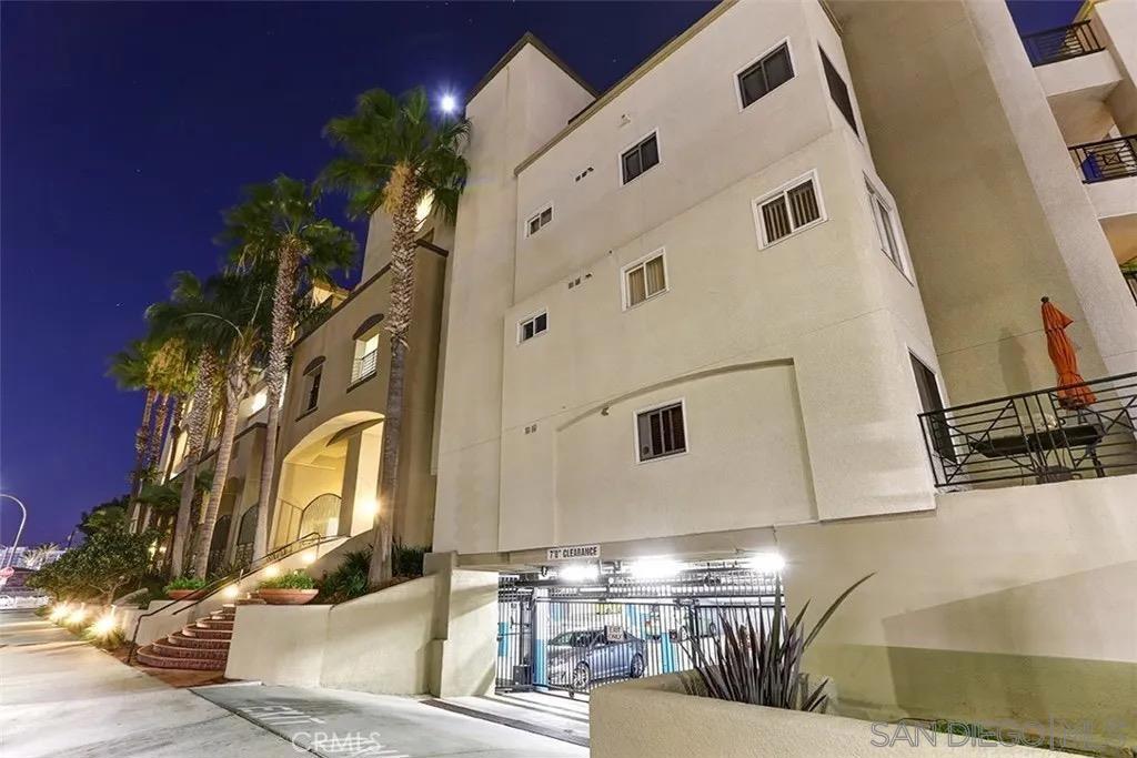 200 Pacific Coast Hwy 323 323