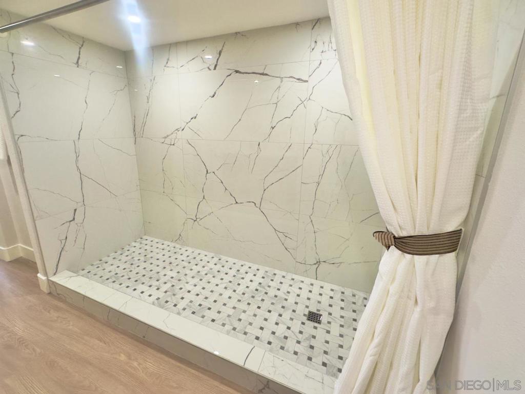 200 Pacific Coast Hwy 323 323