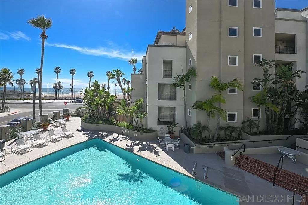 200 Pacific Coast Hwy 323 323