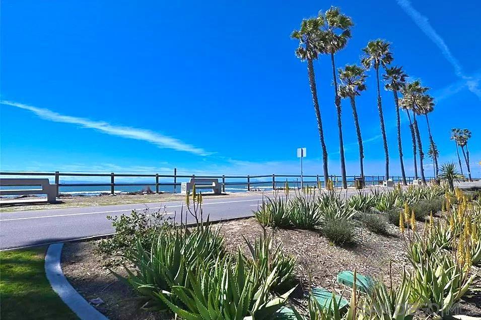 200 Pacific Coast Hwy 323 323